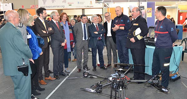 Un momento da exhibición dos drons, onte, na inauguración de Previsel en Expourense.