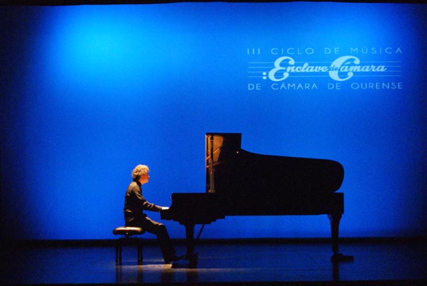 Un momento da actuación musical, esta tarde, no Teatro de Ourense.