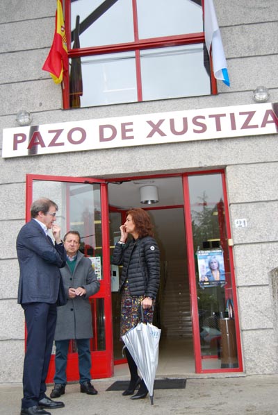 Os representantes da Xunta interesáronse durante a súa visita polas necesidades das instalacións.