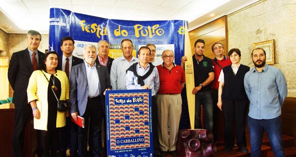 Personalidades do mundo da política e da empresa privada coincidiron esta mañá no Carballiño na presentación da Festa do Pulpo.