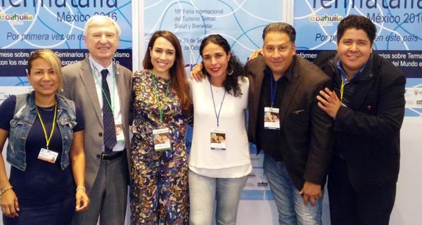 O director da feira acompañado pola Conselleira de Turismo de España en México, reporteiros de Televisa e outros profesionais do sector no stand de Termatalia en Expo Spa.