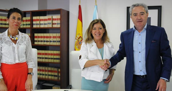 Mato e Gavilanes, tras asinar o convenio de colaboración.