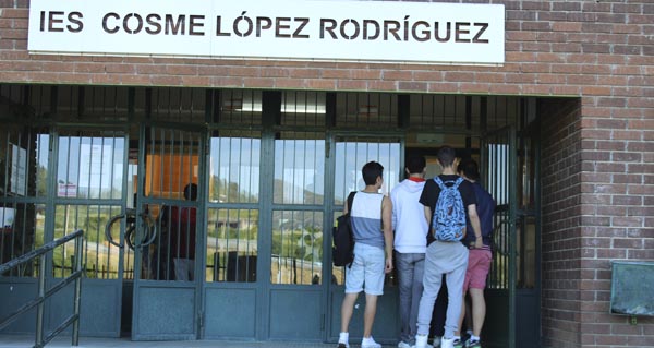 Entrada principal do instituto Cosme López Rodríguez. /Foto: Mónica G. Bellver.