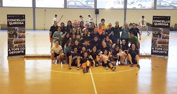 Participantes no torneo de fútbol sala feminino de Quiroga.