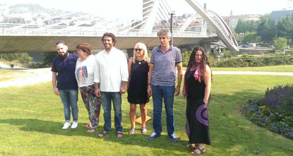 Membros da candidatura de "Somos Quen", no acto celebrado en Ourense.
