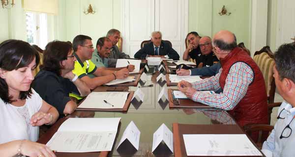 Imaxe da xuntanza, presidida polo subdelegado do Goberno en Ourense.