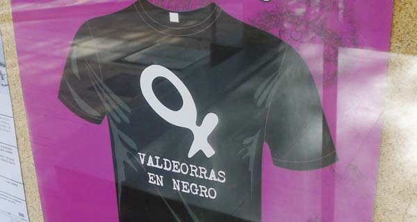 Detalle da camiseta realizada en Valdeorras con motivo do Día da Violencia de Xénero.