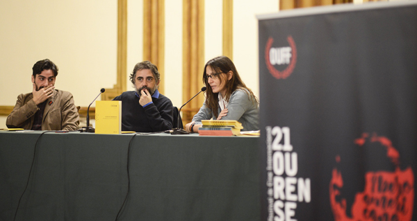 O xornalista e crítico cinematográfico Víctor Paz Morandeira, autor do novo Caderno de Cinema 23, coa editora da obra e co director do OUFF.