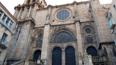 Porta principal da Catedral de Ourense.