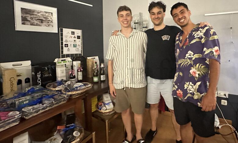 Bruno, Oliver e e Nicolás, organizadores do torneo./ Foto: O SIL.